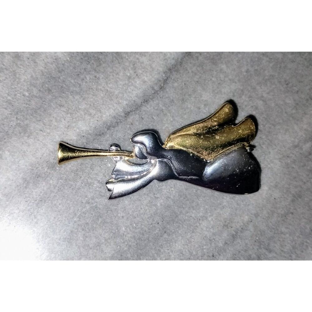 Liz Claiborne Angel Brooch Blowing Horn Silvertone Metal Pin Trumpet Religious 1